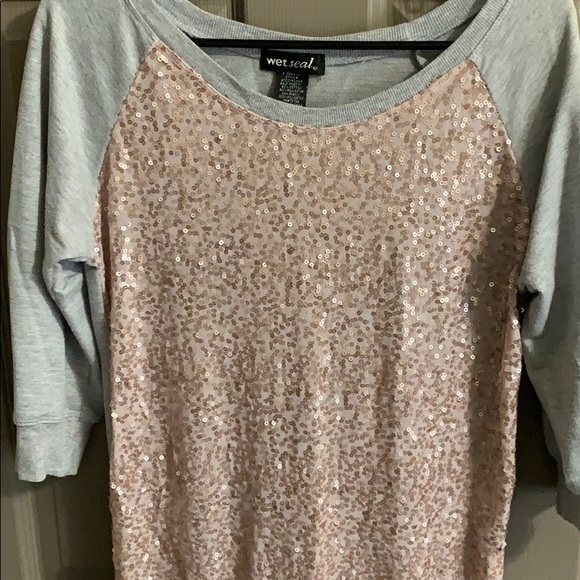 Cute sequenced Sweater - Picture 2 of 5